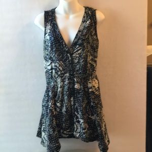 V-Neck fitted flare bottom top